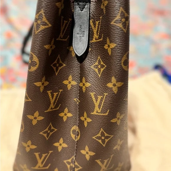 AUTHENTIC Louis Vuitton Neo Noe Black and Brown Monogram Shoulder Bag - Picture 4 of 6